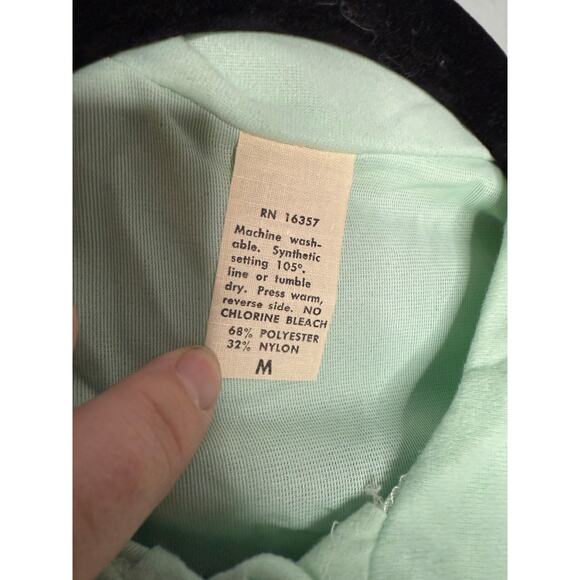 Vintage 70s/80s mint green nightgown with floral embroidery - Picture 2 of 7